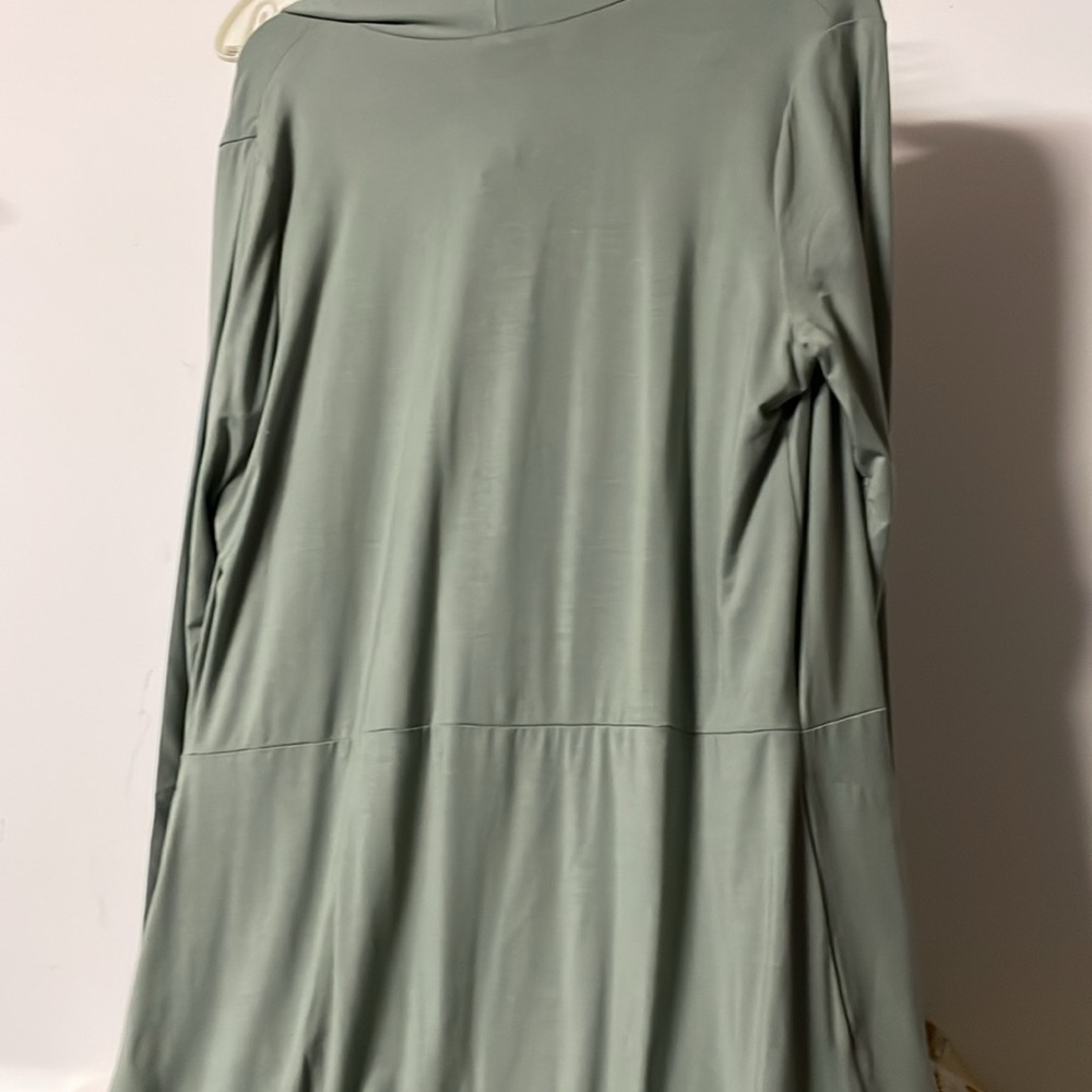 Tops - Picture 3 of 5